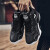 客际バークボックスの靴の男性の靴の夏季の新型は高くて、空気を通して軽く滑り止めの室内の外で靴を训练する中に、战靴の男性の耐摩耗性の靴の黒い皮の41を手にして伝えます。