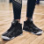 客际バークボックスの靴の男性の靴の夏季の新型は高くて、空気を通して軽く滑り止めの室内の外で靴を训练する中に、战靴の男性の耐摩耗性の靴の黒い皮の41を手にして伝えます。