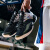 アンタバスキーブーツ男性2020春新型KTは狂ったよに運動靴男子ローガードバースケツ。黒/アンタ白9(42.5)
